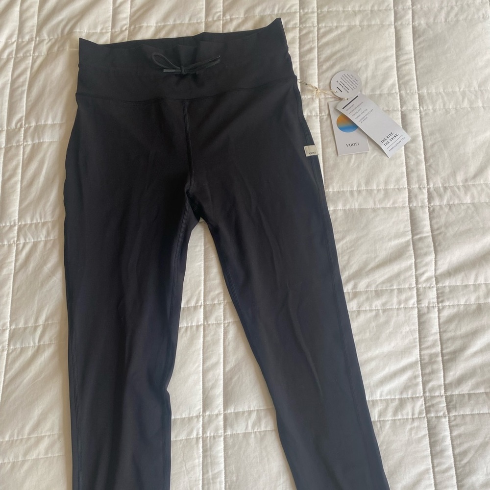 NWT Vuori Daily Leggings- Size Large- High Rise 7/8